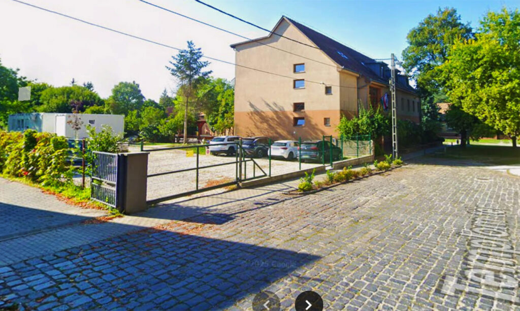 hauck iskola parkolóból